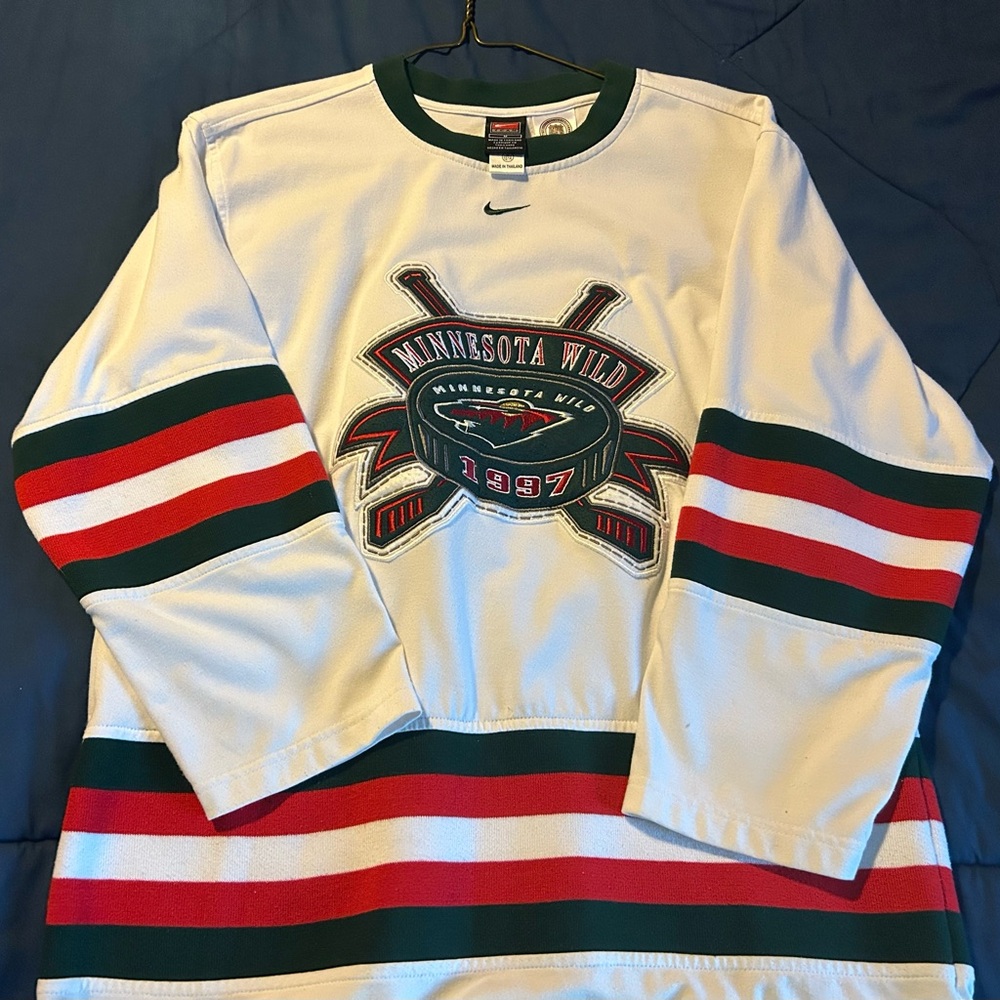 Vintage Minnesota wild hockey jersey.